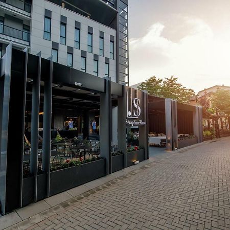 Seraphine Plaza Peje Bagian luar foto