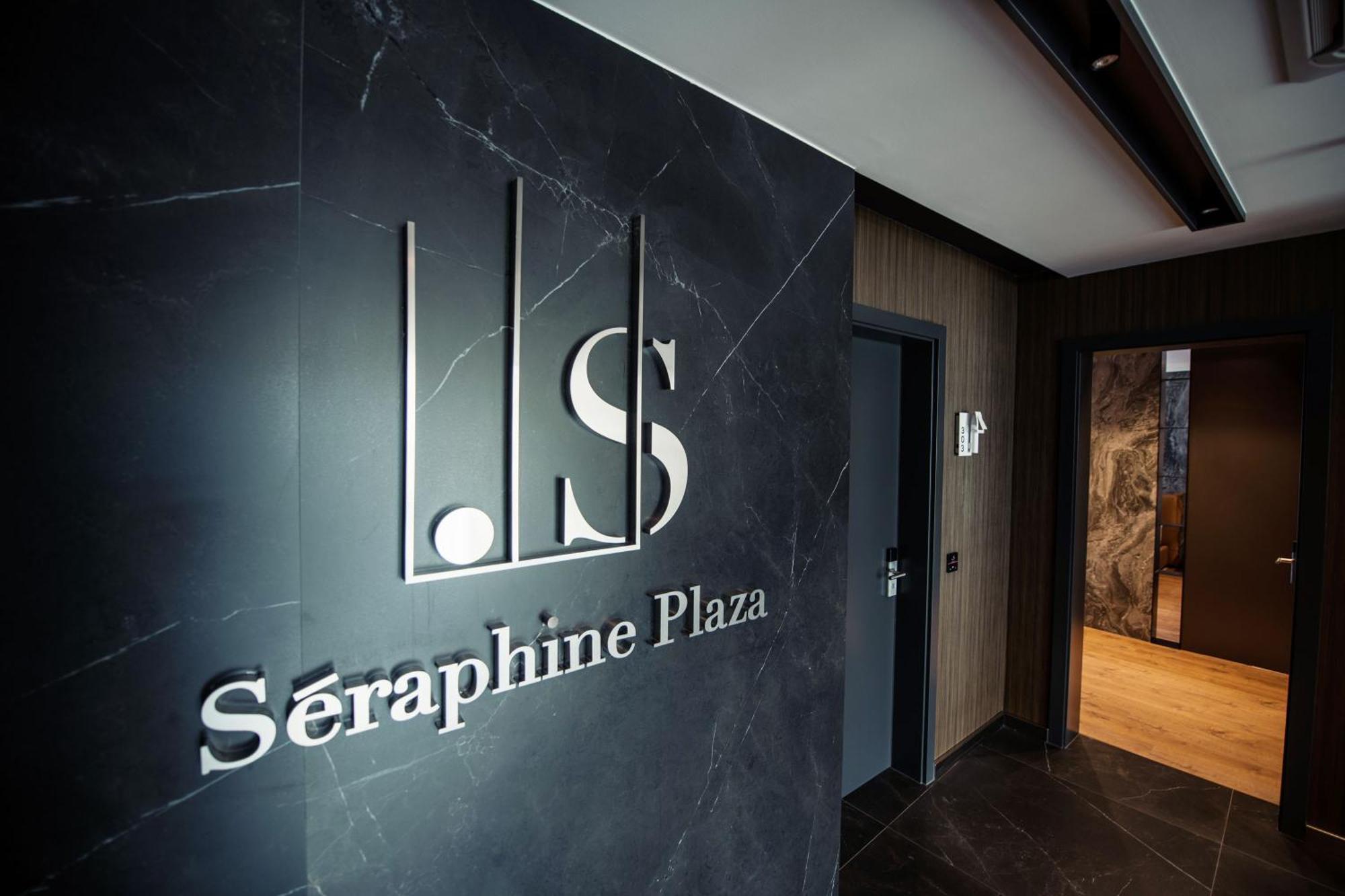 Seraphine Plaza Peje Bagian luar foto