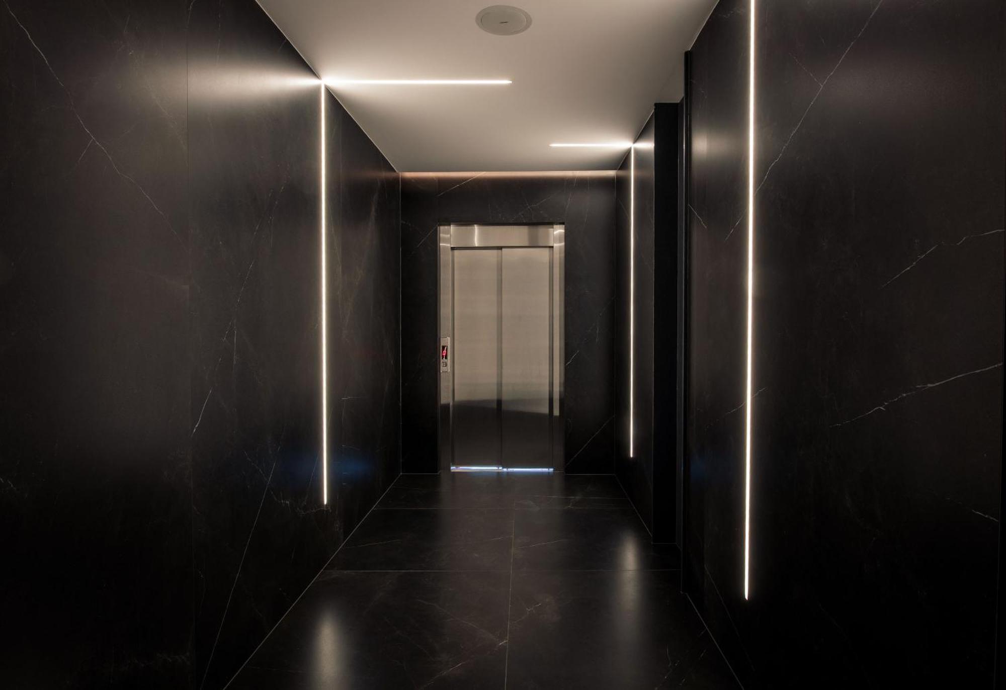 Seraphine Plaza Peje Bagian luar foto