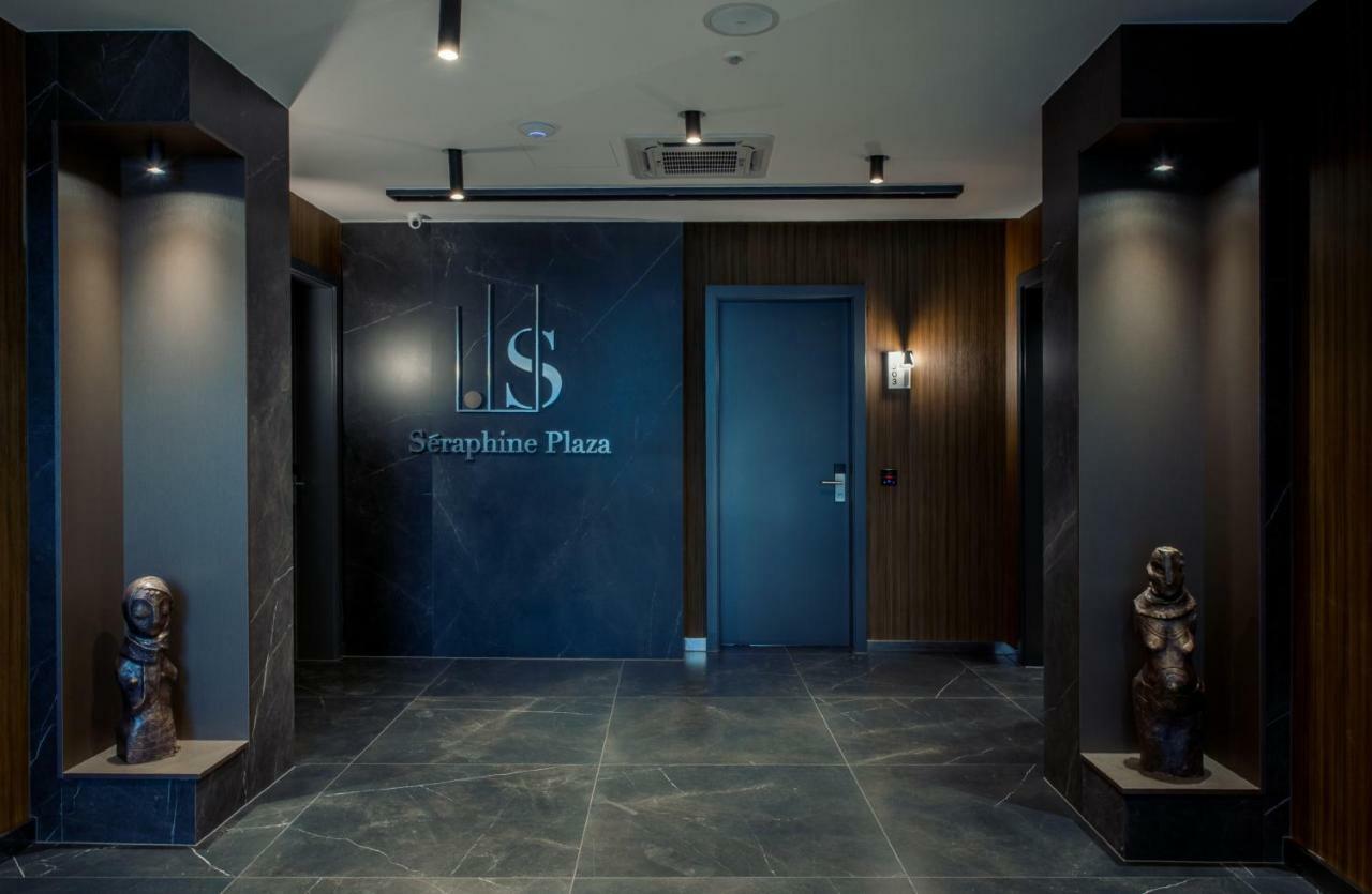 Seraphine Plaza Peje Bagian luar foto