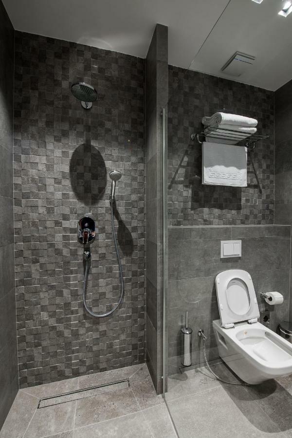 Seraphine Plaza Peje Bagian luar foto