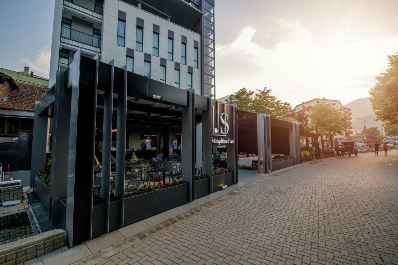Seraphine Plaza Peje Bagian luar foto